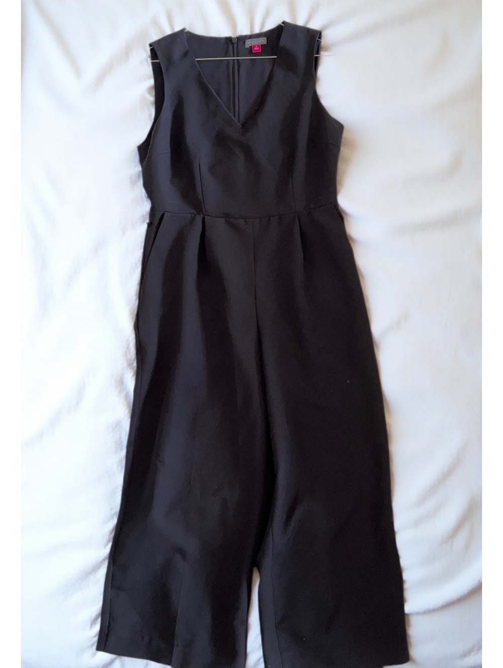 Vince Camuto Black Sleeveless V-neck Pleated- waist Jumpsuit. Size 4